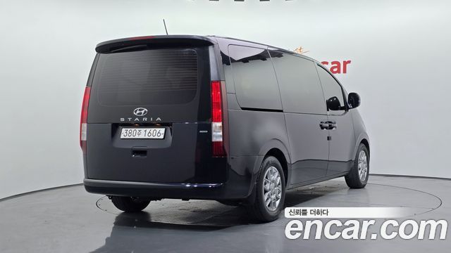 Hyundai Staria 4WD Tourer 9-Seater Modern - фото 1