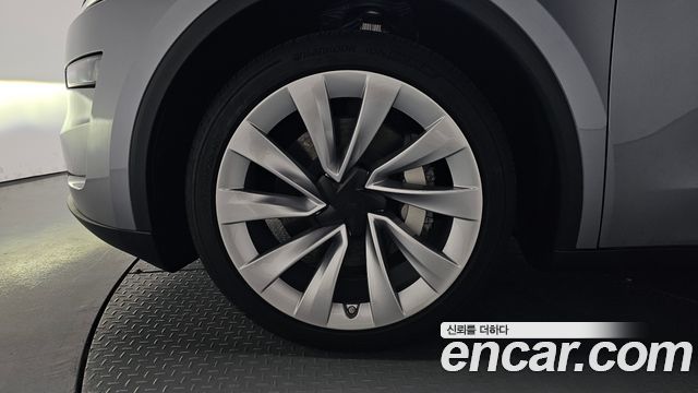 Tesla Model Y Long Range AWD - фото 3