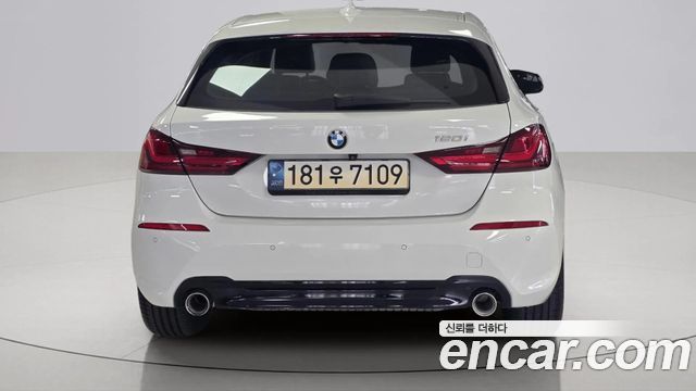 BMW 1-Series F40 120i Sports - фото 1