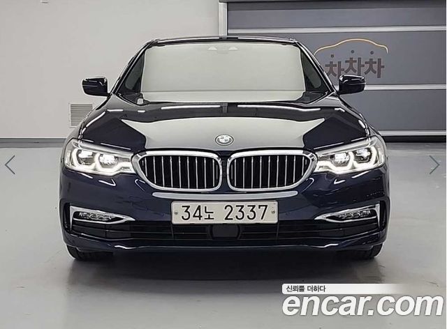 BMW 5-Series G30 530i xDrive Luxury Plus - фото 1