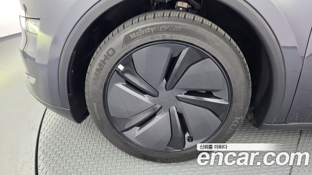 Tesla Model Y Long Range AWD - фото 3