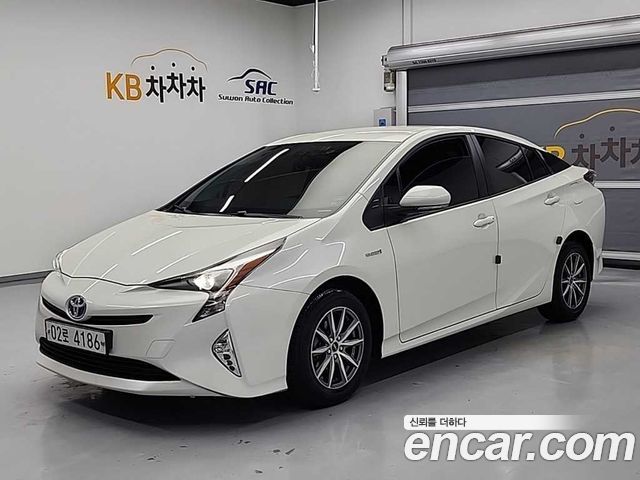 Toyota Prius 4-го поколения 1.8 E - фото 0