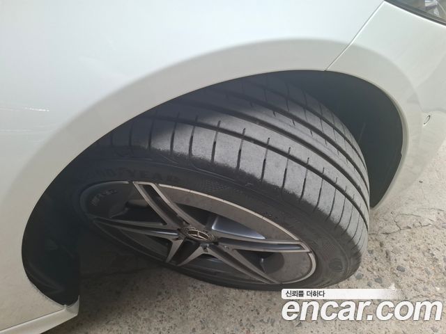 Mercedes-Benz C-Class W206 C200 AMG Line - фото 4