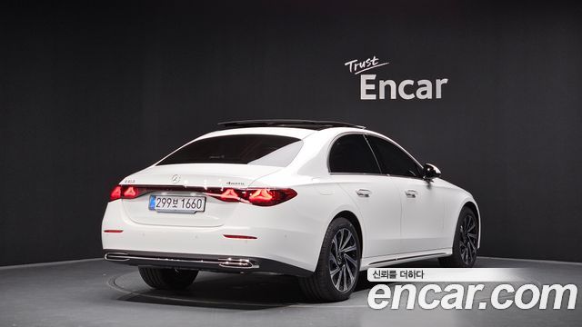 Mercedes-Benz E-Class W214 E300 4MATIC Exclusive - фото 1
