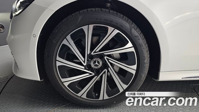 Mercedes-Benz E-Class W214 E300 4MATIC Exclusive - фото 4