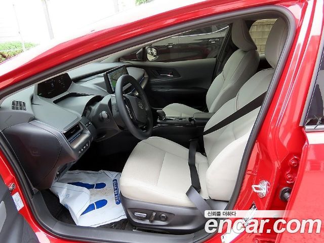 Toyota Prius 5-го поколения 2.0 XLE - фото 4