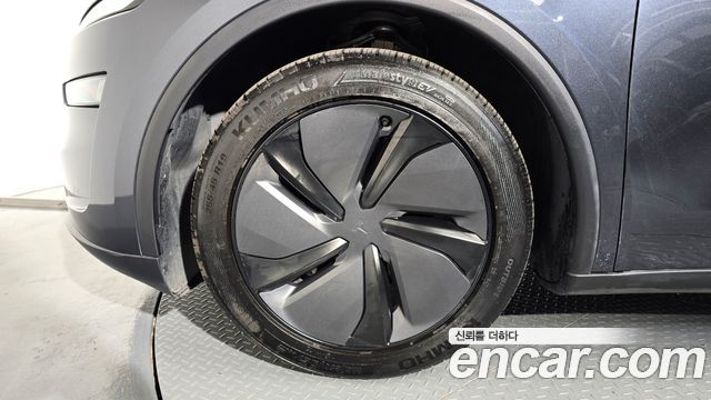 Tesla Model Y RWD - фото 3