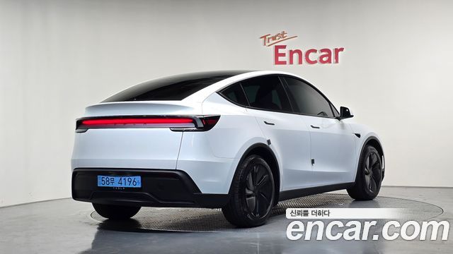 Tesla Model Y Premium RWD - фото 0