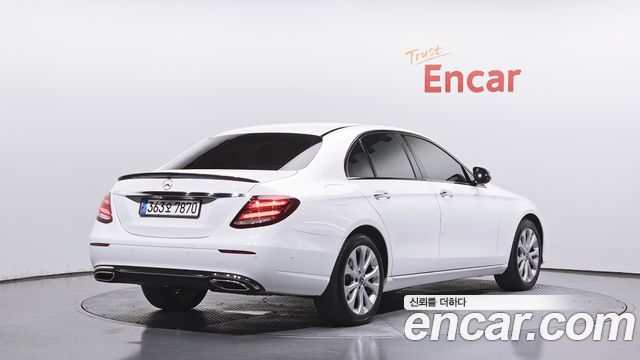 Mercedes-Benz E-Class W213 E220d Avantgarde - фото 1