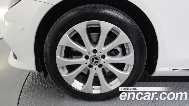 Mercedes-Benz E-Class W213 E220d Avantgarde - фото 4
