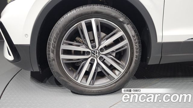 Volkswagen Tiguan 2.0 TSI Prestige - фото 4