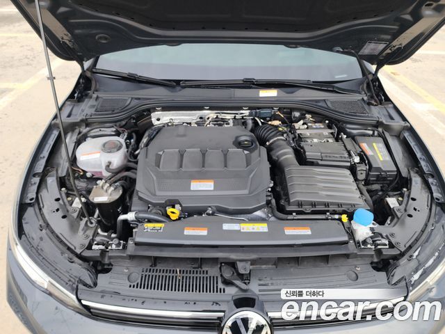 Volkswagen Golf 8-го поколения 2.0 TDI Prestige - фото 1