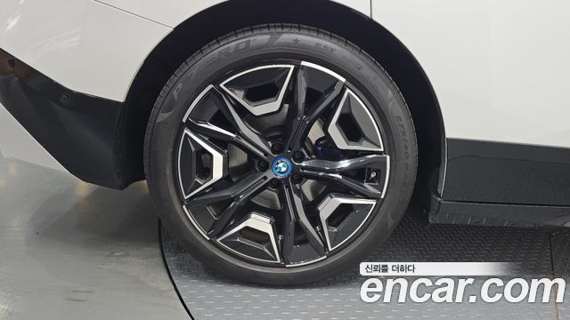 BMW iX xDrive50 Sports Plus - фото 4