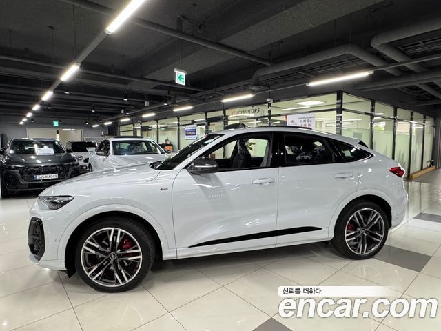 Audi Q5 45 TFSI Quattro S Line Black Edition Sport Back - фото 1