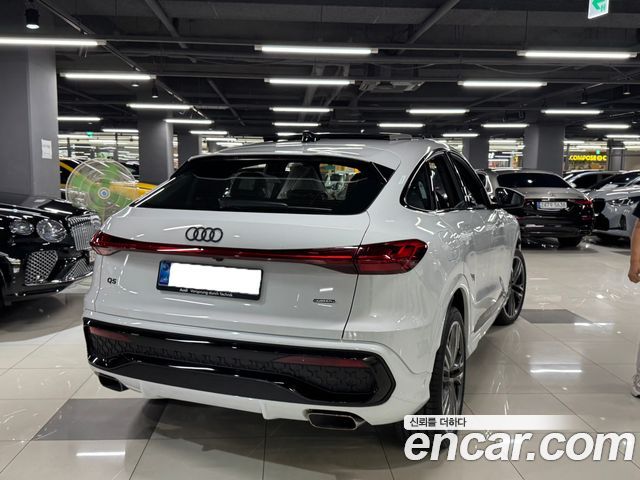 Audi Q5 45 TFSI Quattro S Line Black Edition Sport Back - фото 2