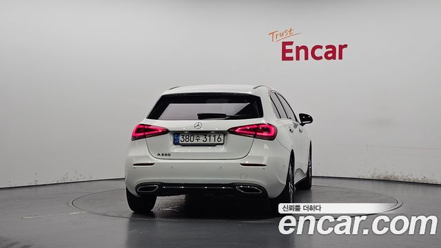 Mercedes-Benz A-Class W177 A220 Hatchback - фото 3
