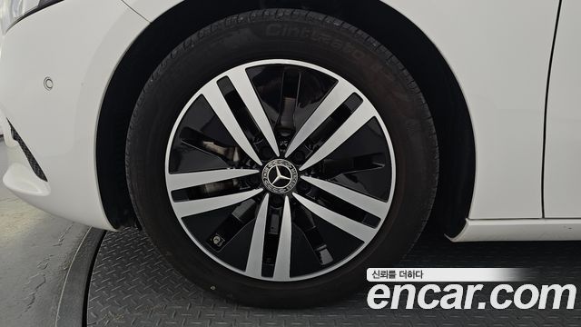 Mercedes-Benz A-Class W177 A220 Hatchback - фото 4