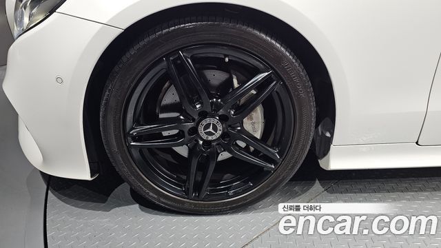 Mercedes-Benz E-Class W213 E220d Cabriolet - фото 4