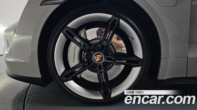 Porsche Taycan 4S - фото 3