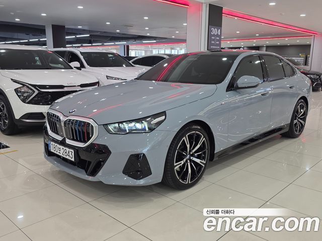 BMW 5-Series G60 530i xDrive M Sport - фото 0