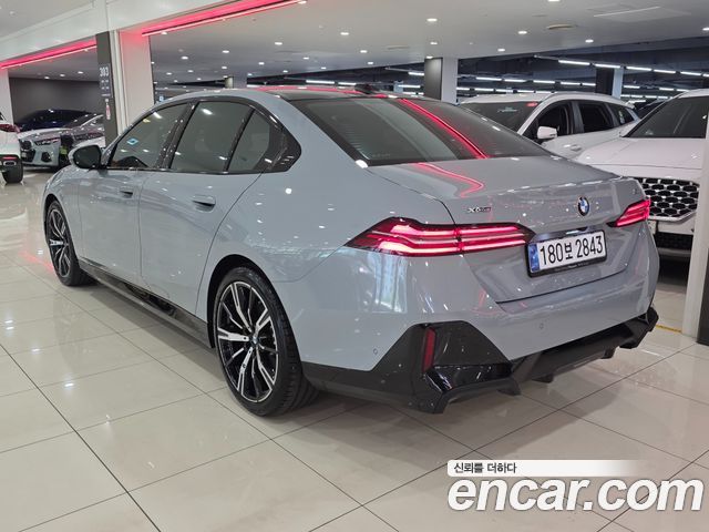 BMW 5-Series G60 530i xDrive M Sport - фото 1