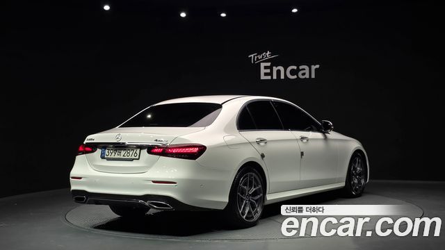 Mercedes-Benz E-Class W213 E220d 4MATIC AMG Line - фото 1