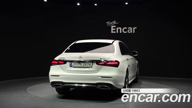 Mercedes-Benz E-Class W213 E220d 4MATIC AMG Line - фото 3