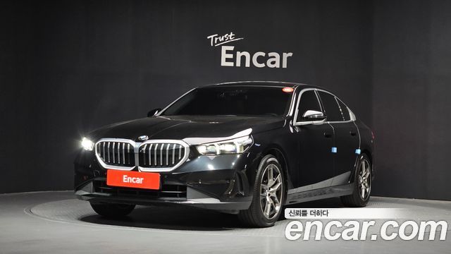 BMW 5-Series G60 530i xDrive - фото 0