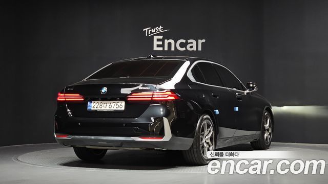 BMW 5-Series G60 530i xDrive - фото 1