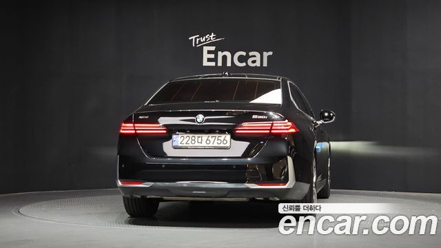 BMW 5-Series G60 530i xDrive - фото 3