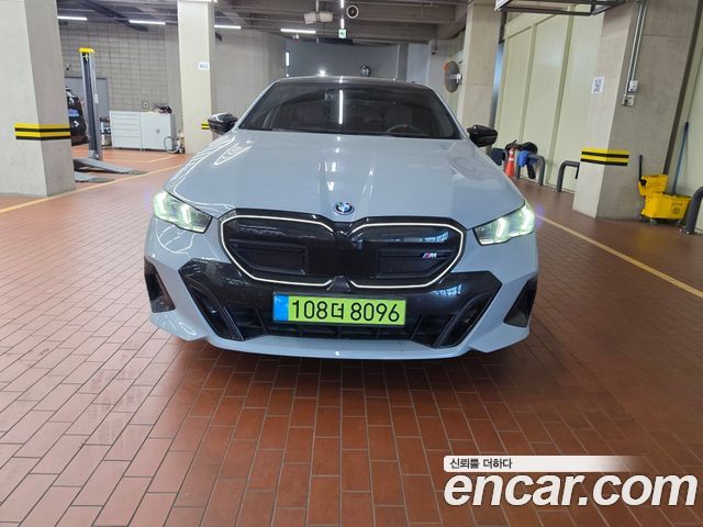 BMW i5 G60 M60 xDrive - фото 2