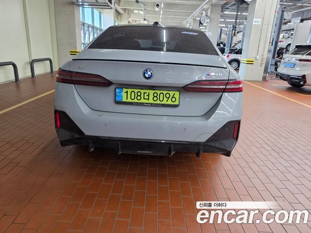 BMW i5 G60 M60 xDrive - фото 3