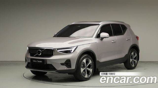 Volvo XC40 B4 Ultra Bright - фото 0