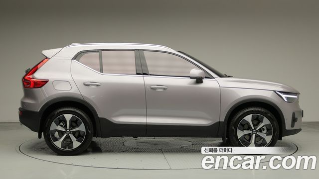 Volvo XC40 B4 Ultra Bright - фото 1
