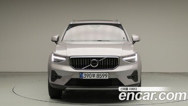 Volvo XC40 B4 Ultra Bright - фото 2