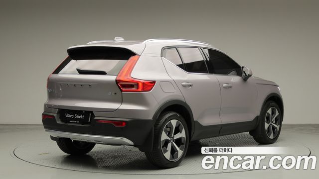Volvo XC40 B4 Ultra Bright - фото 3