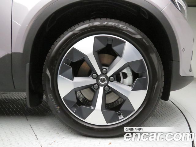 Volvo XC40 B4 Ultra Bright - фото 4