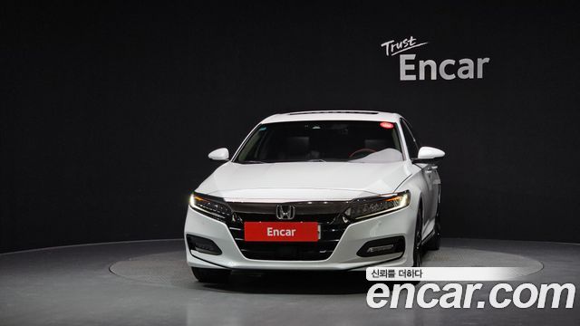Honda Accord 10-го поколения 2.0 Turbo Sport - фото 2
