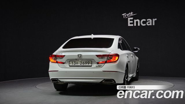 Honda Accord 10-го поколения 2.0 Turbo Sport - фото 3