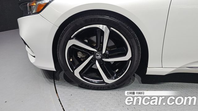 Honda Accord 10-го поколения 2.0 Turbo Sport - фото 4