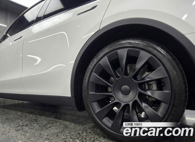 Tesla Model Y RWD - фото 4