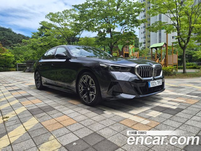 BMW 5-Series G60 530i xDrive M Sport - фото 0