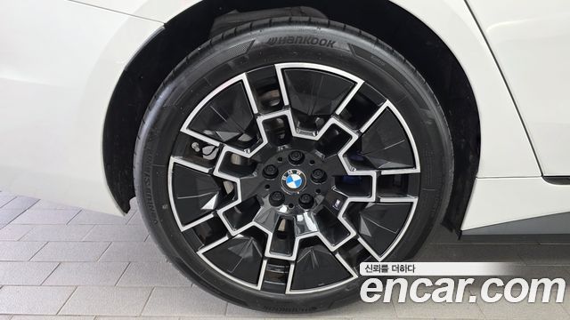 BMW i4 eDrive40 M Sports - фото 4