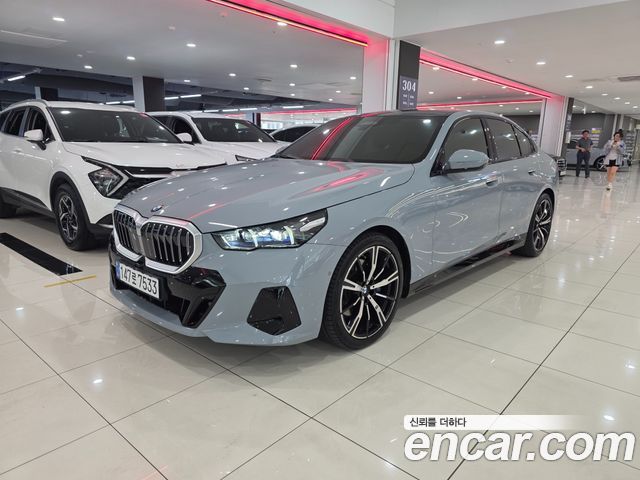 BMW 5-Series G60 530i xDrive M Sport - фото 0