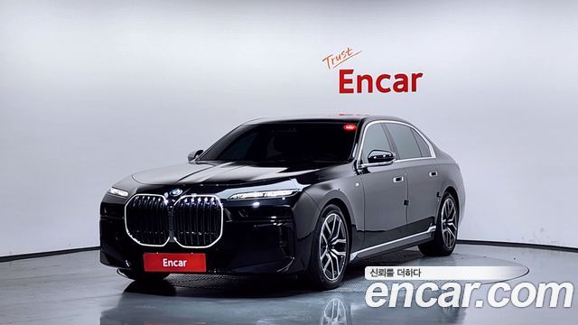 BMW 7-Series G70 740i sDrive M Sport - фото 0