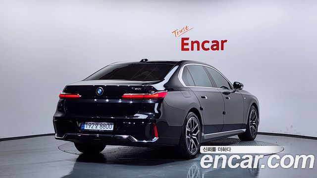 BMW 7-Series G70 740i sDrive M Sport - фото 1