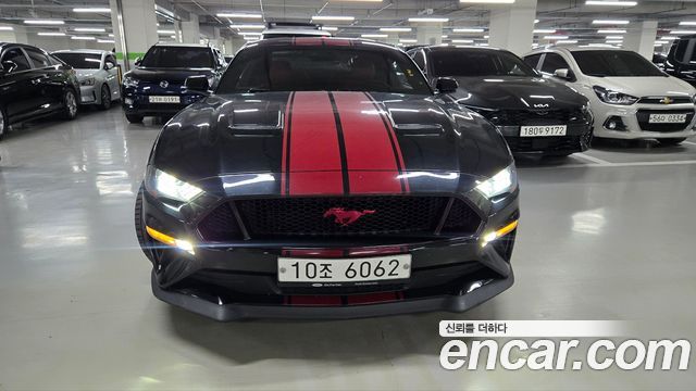 Ford Mustang GT Coupe - фото 0