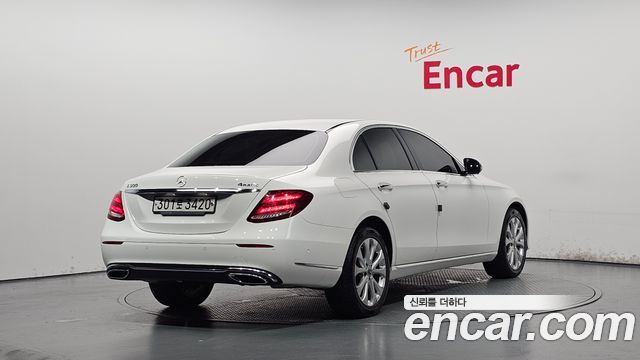 Mercedes-Benz E-Class W213 E300 4MATIC Exclusive - фото 0
