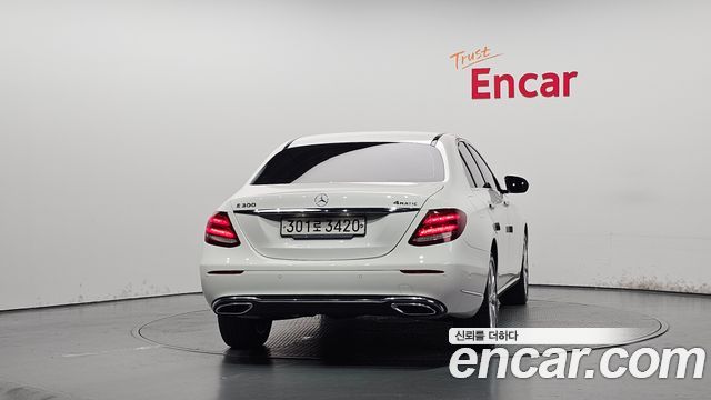 Mercedes-Benz E-Class W213 E300 4MATIC Exclusive - фото 2