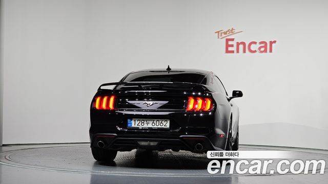 Ford Mustang Coupe - фото 3